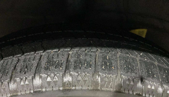 2020 Hyundai GRAND I10 NIOS SPORTZ 1.2 KAPPA VTVT CNG, CNG, Manual, 51,721 km, Right Rear Tyre Tread