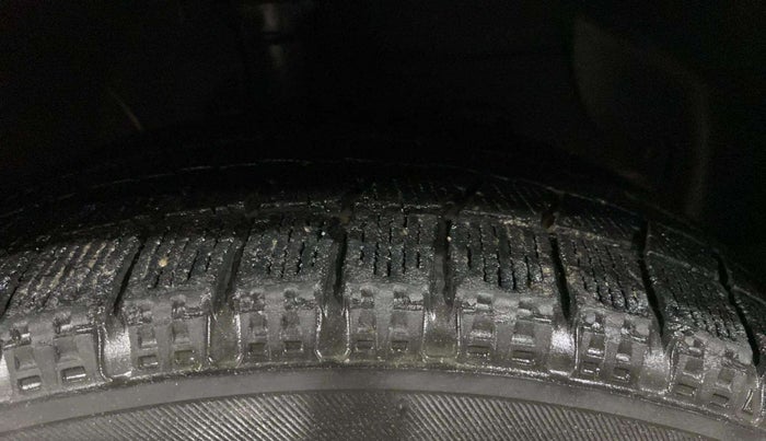 2020 Hyundai GRAND I10 NIOS SPORTZ 1.2 KAPPA VTVT CNG, CNG, Manual, 51,721 km, Right Front Tyre Tread
