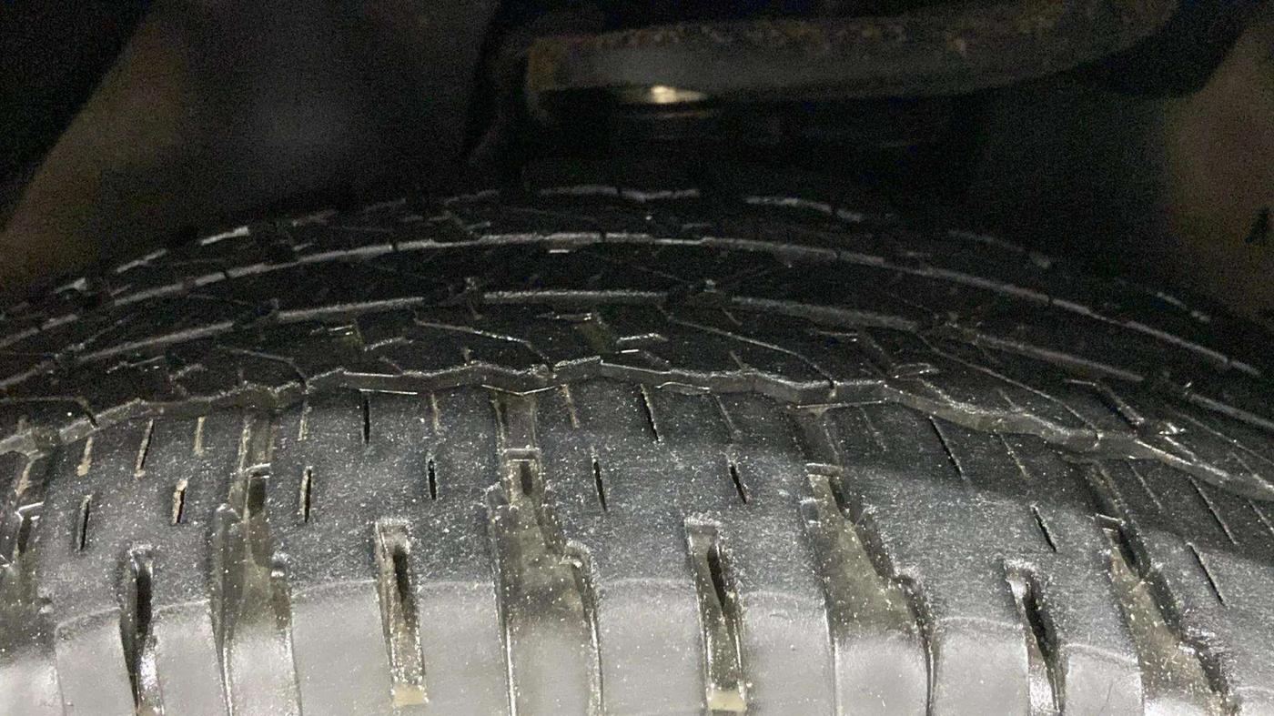 2020 Toyota Fortuner 2.7 4X2 AT, Petrol, Automatic, 25,369 km, Right Front Tyre Tread