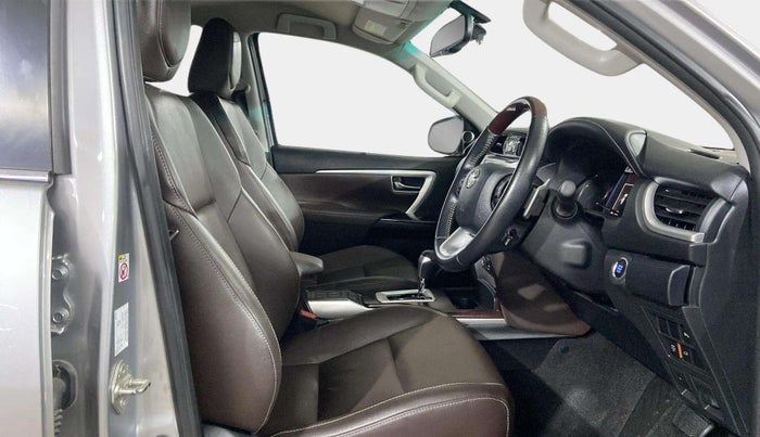 2020 Toyota Fortuner 2.7 4X2 AT, Petrol, Automatic, 25,369 km, Right Side Front Door Cabin