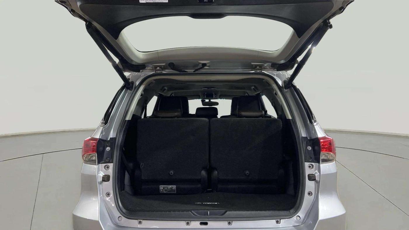 2020 Toyota Fortuner 2.7 4X2 AT, Petrol, Automatic, 25,369 km, Boot Inside