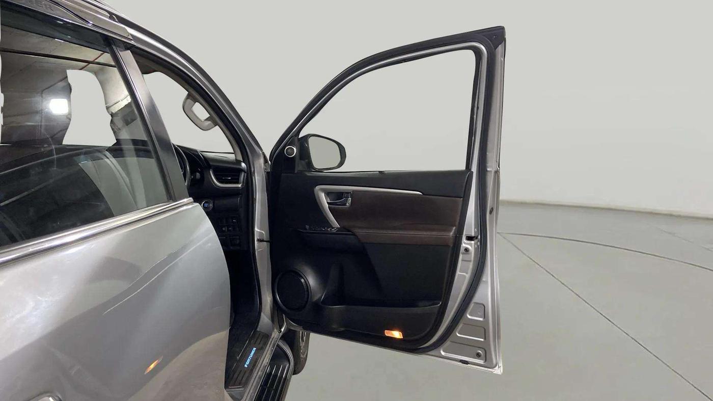 2020 Toyota Fortuner 2.7 4X2 AT, Petrol, Automatic, 25,369 km, RHS Front Door