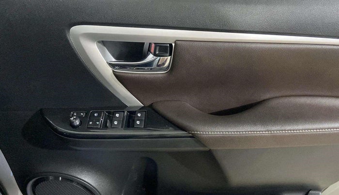 2020 Toyota Fortuner 2.7 4X2 AT, Petrol, Automatic, 25,369 km, Driver Side Door Panels Control