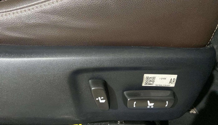 2020 Toyota Fortuner 2.7 4X2 AT, Petrol, Automatic, 25,369 km, Driver Side Adjustment Panel