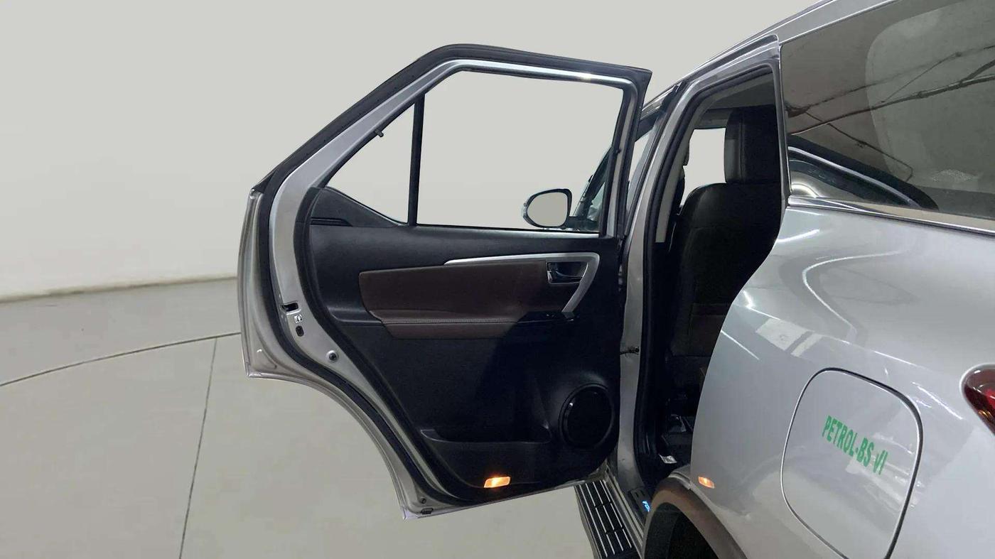 2020 Toyota Fortuner 2.7 4X2 AT, Petrol, Automatic, 25,369 km, LHS Rear Door