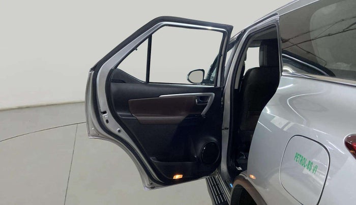 2020 Toyota Fortuner 2.7 4X2 AT, Petrol, Automatic, 25,369 km, LHS Rear Door