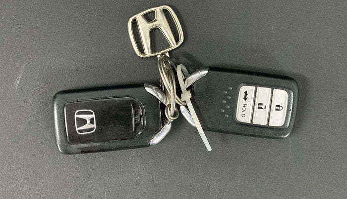 2020 Honda Amaze 1.2L I-VTEC VX CVT, Petrol, Automatic, 39,276 km, Key Close Up