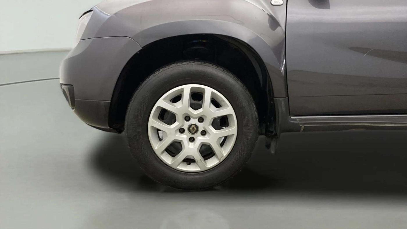 2017 Renault Duster RXL PETROL, Petrol, Manual, 59,678 km, Left Front Wheel