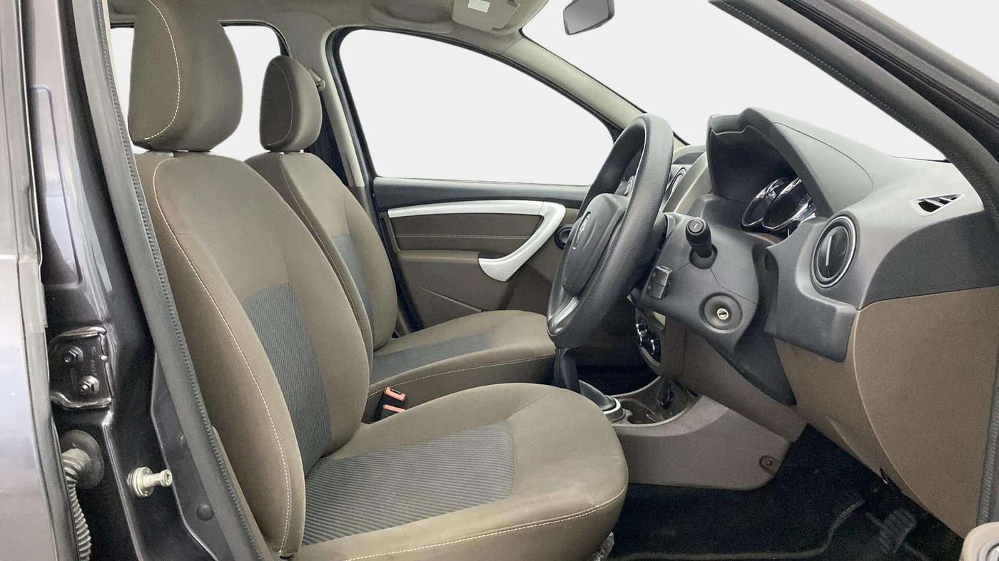 2017 Renault Duster RXL PETROL, Petrol, Manual, 59,678 km, Right Side Front Door Cabin