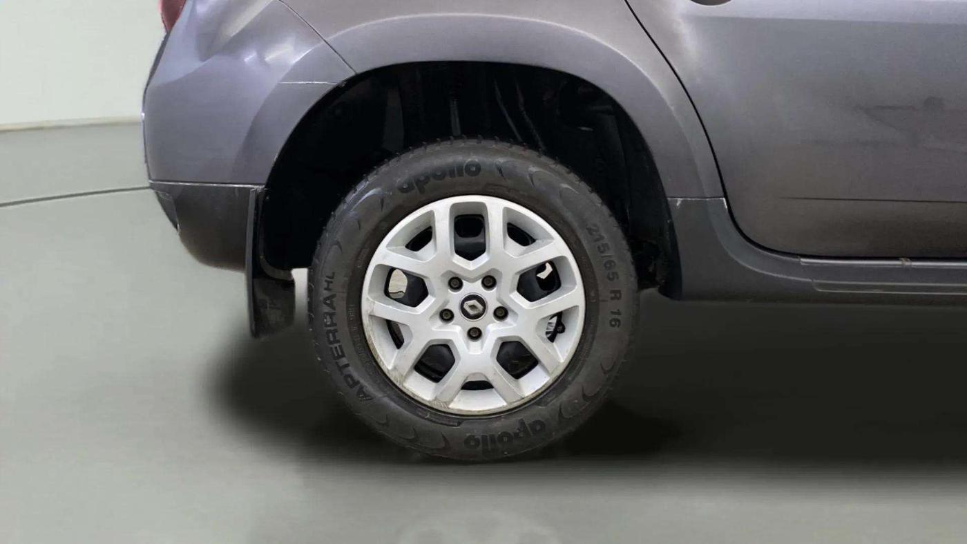 2017 Renault Duster RXL PETROL, Petrol, Manual, 59,678 km, Right Rear Wheel