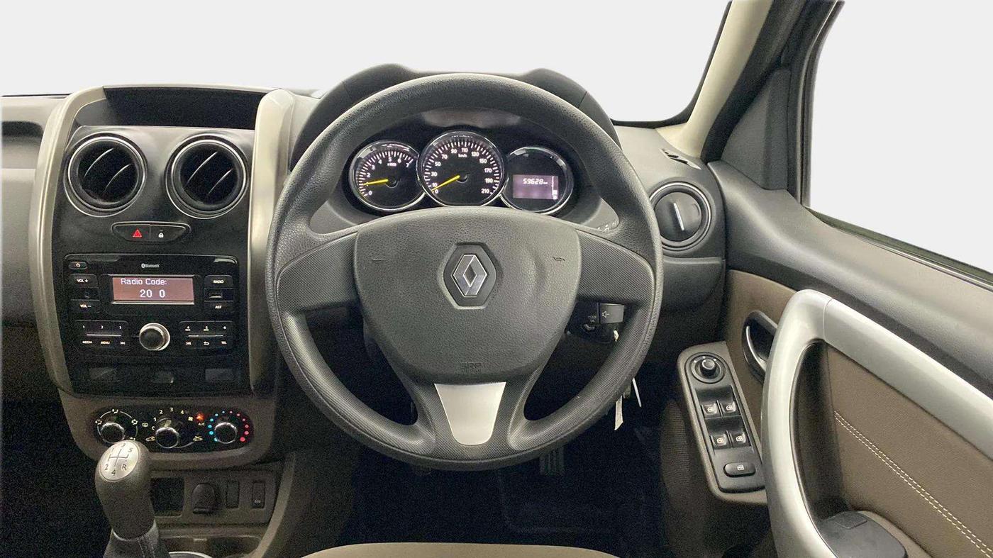 2017 Renault Duster RXL PETROL, Petrol, Manual, 59,678 km, Steering Wheel Close Up