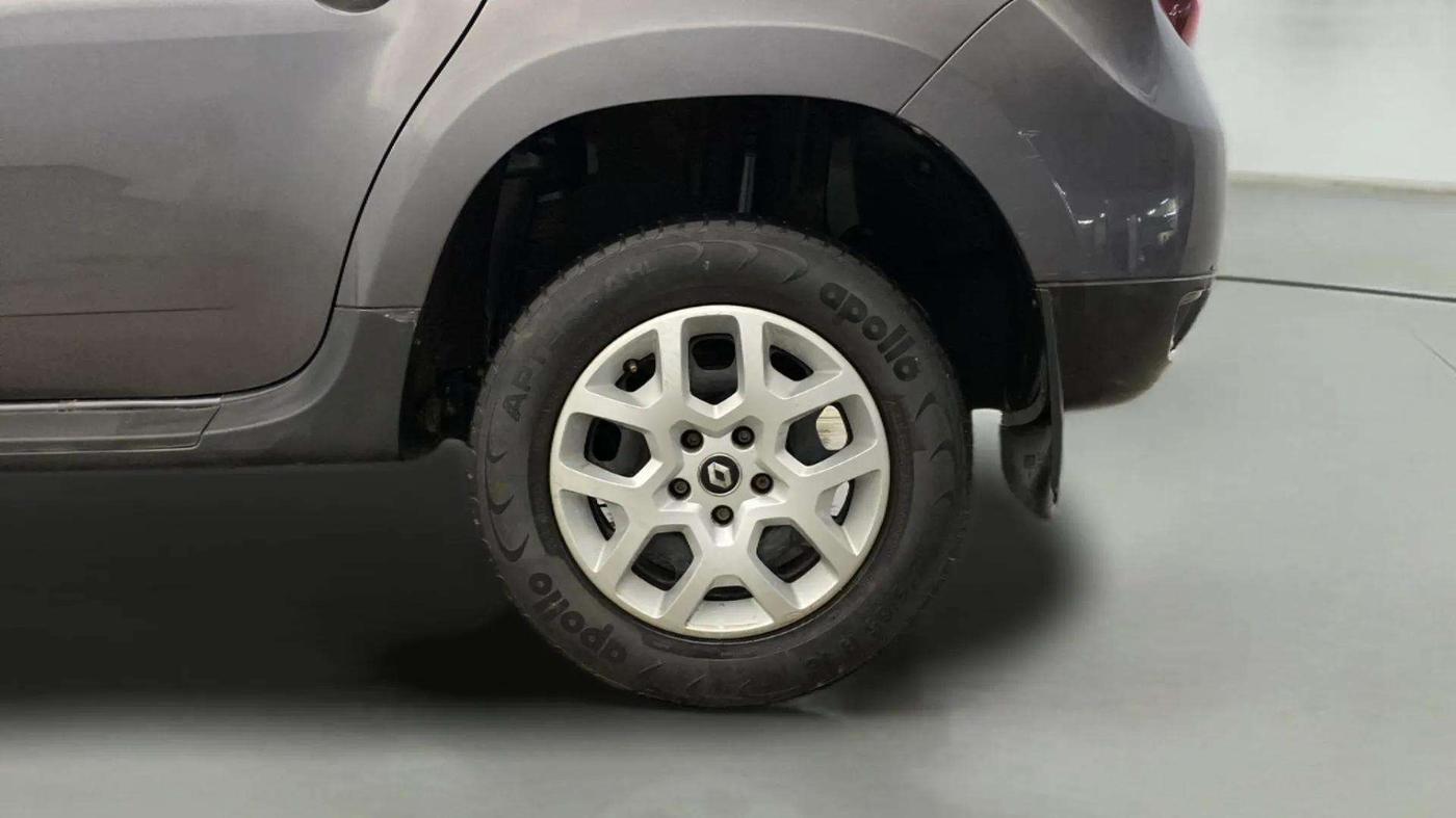2017 Renault Duster RXL PETROL, Petrol, Manual, 59,678 km, Left Rear Wheel