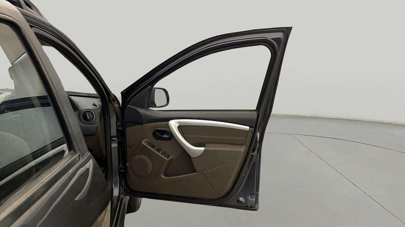 2017 Renault Duster RXL PETROL, Petrol, Manual, 59,678 km, RHS Front Door