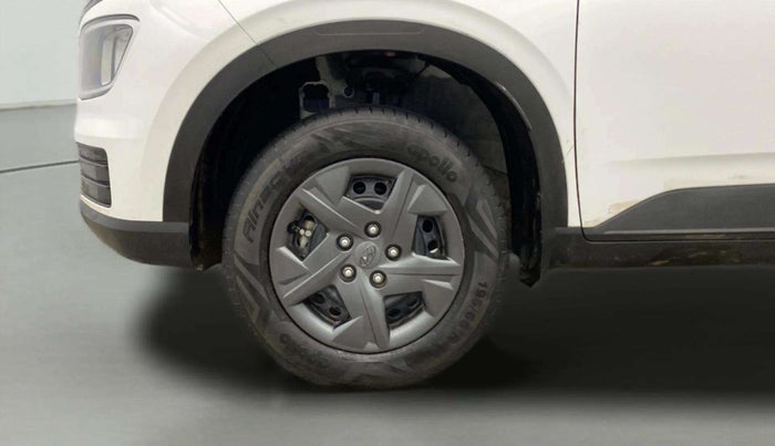 2024 Hyundai VENUE E 1.2, Petrol, Manual, 7,659 km, Left Front Wheel