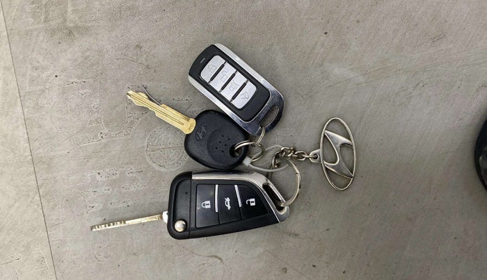 2024 Hyundai VENUE E 1.2, Petrol, Manual, 7,659 km, Key Close Up