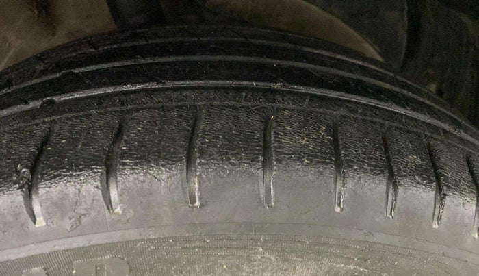 2021 MG HECTOR SHARP 1.5 DCT PETROL, Petrol, Automatic, 73,910 km, Right Front Tyre Tread