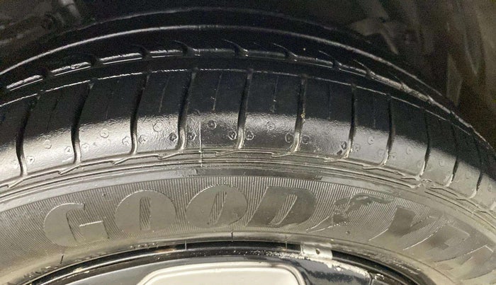 2021 Maruti Ciaz SIGMA 1.5 SHVS MT  PETROL, Petrol, Manual, 31,070 km, Right Front Tyre Tread