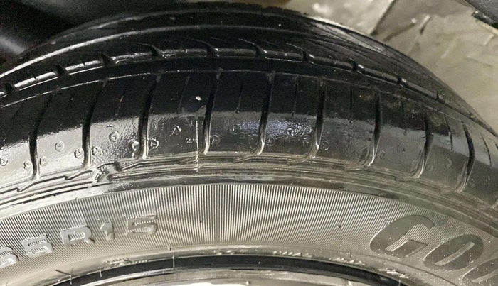 2021 Maruti Ciaz SIGMA 1.5 SHVS MT  PETROL, Petrol, Manual, 31,070 km, Right Rear Tyre Tread