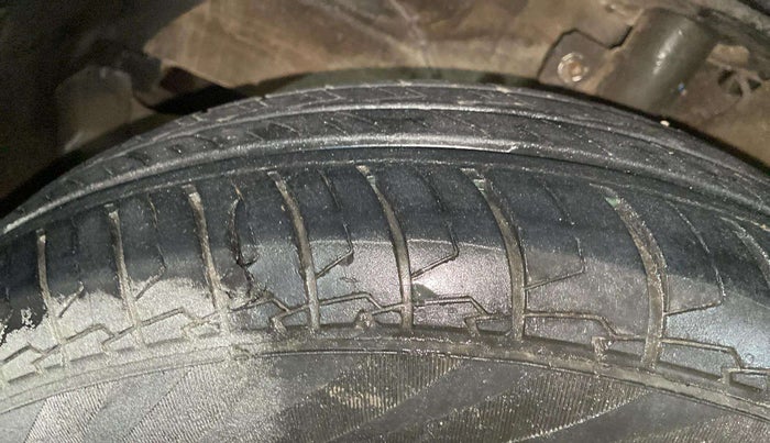 2023 Maruti Swift LXI, Petrol, Manual, 86,544 km, Left Front Tyre Tread