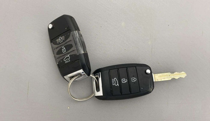 2021 KIA SONET HTK PLUS 1.2, Petrol, Manual, 37,995 km, Key Close Up