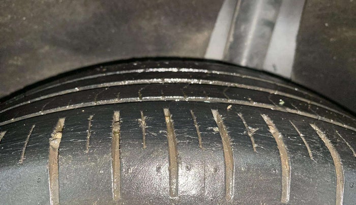 2016 Maruti Baleno ZETA PETROL 1.2, Petrol, Manual, 28,493 km, Left Rear Tyre Tread