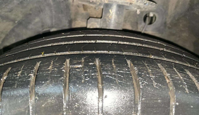 2016 Maruti Baleno ZETA PETROL 1.2, Petrol, Manual, 28,493 km, Left Front Tyre Tread