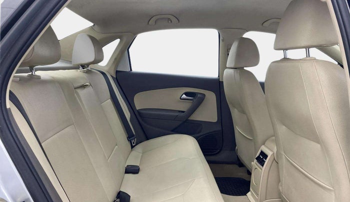 2015 Volkswagen Vento HIGHLINE 1.6 MPI, Petrol, Manual, 84,571 km, Right Side Rear Door Cabin