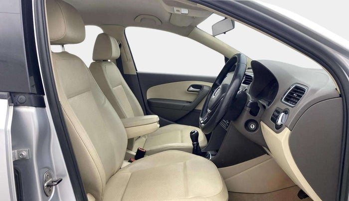 2015 Volkswagen Vento HIGHLINE 1.6 MPI, Petrol, Manual, 84,571 km, Right Side Front Door Cabin