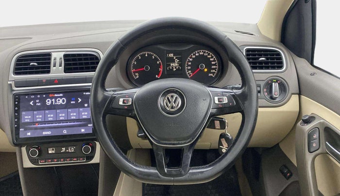 2015 Volkswagen Vento HIGHLINE 1.6 MPI, Petrol, Manual, 84,571 km, Steering Wheel Close Up