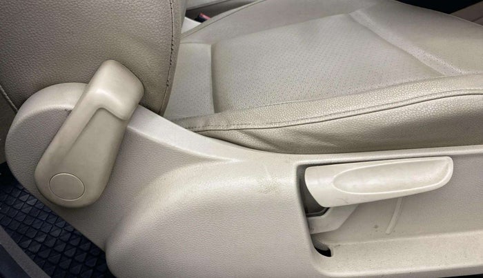2015 Volkswagen Vento HIGHLINE 1.6 MPI, Petrol, Manual, 84,571 km, Driver Side Adjustment Panel