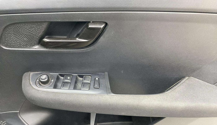 2023 Tata ALTROZ XZ Plus (S) Dark Edition, Petrol, Manual, 20,921 km, Driver Side Door Panels Control