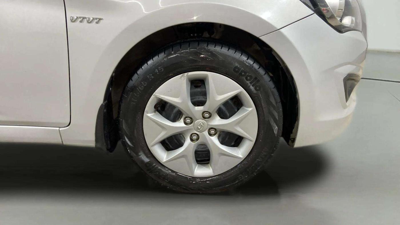 2016 Hyundai Verna FLUIDIC 4S 1.6 VTVT S, Petrol, Manual, 67,077 km, Right Front Wheel