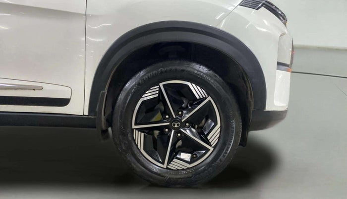2023 Tata NEXON FEARLESS SUNROOF DUAL TONE 1.5 DIESEL, Diesel, Manual, 44,230 km, Right Front Wheel