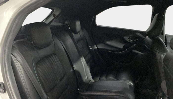 2023 Tata NEXON FEARLESS SUNROOF DUAL TONE 1.5 DIESEL, Diesel, Manual, 44,230 km, Right Side Rear Door Cabin
