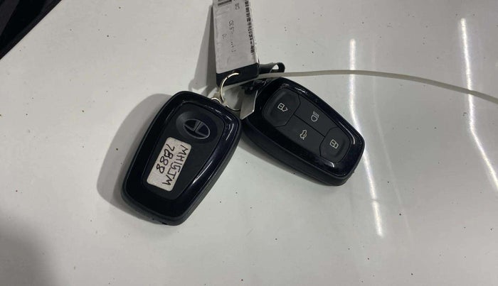 2023 Tata NEXON FEARLESS SUNROOF DUAL TONE 1.5 DIESEL, Diesel, Manual, 44,230 km, Key Close Up