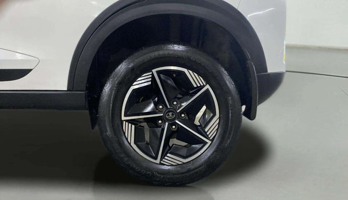 2023 Tata NEXON FEARLESS SUNROOF DUAL TONE 1.5 DIESEL, Diesel, Manual, 44,230 km, Left Rear Wheel