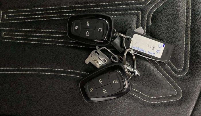 2024 Tata NEXON CREATIVE+ SUNROOF AMT 1.2 PETROL, Petrol, Automatic, 19,648 km, Key Close Up