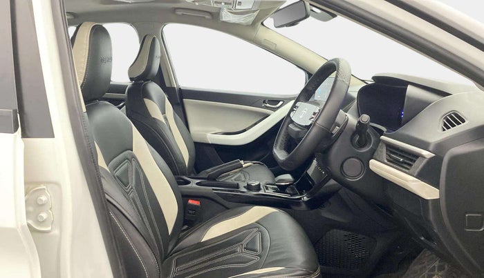2024 Tata NEXON CREATIVE+ SUNROOF AMT 1.2 PETROL, Petrol, Automatic, 19,648 km, Right Side Front Door Cabin