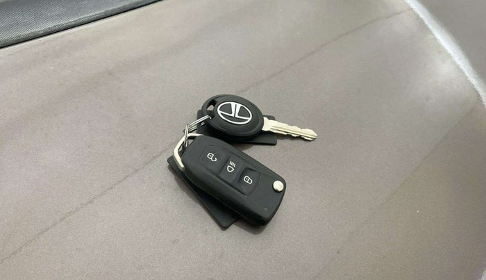 2016 Tata Tiago XZ PETROL, Petrol, Manual, 37,465 km, Key Close Up