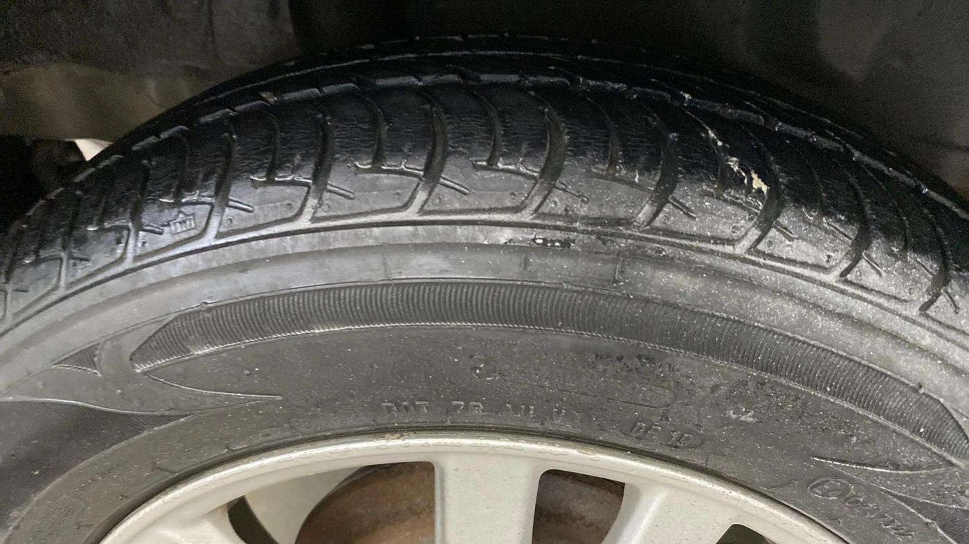 2014 Honda Brio VX AT, Petrol, Automatic, 27,434 km, Left Front Tyre Tread