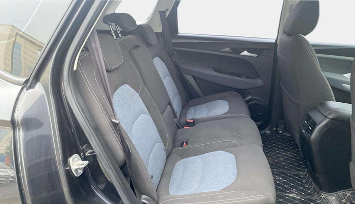 2021 MG HECTOR SUPER 1.5 PETROL, Petrol, Manual, 24,711 km, Right Side Rear Door Cabin