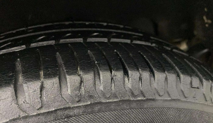 2017 Maruti Baleno DELTA PETROL 1.2, Petrol, Manual, 45,385 km, Right Rear Tyre Tread