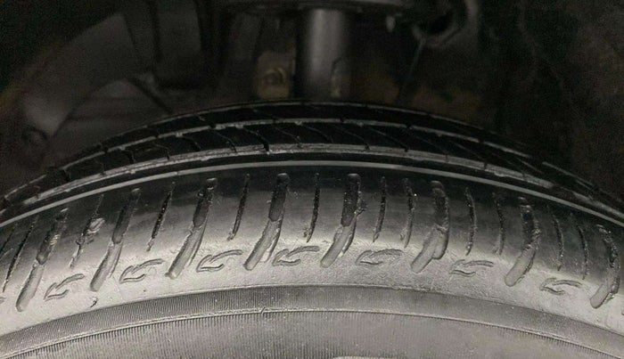 2017 Maruti Baleno DELTA PETROL 1.2, Petrol, Manual, 45,385 km, Left Front Tyre Tread