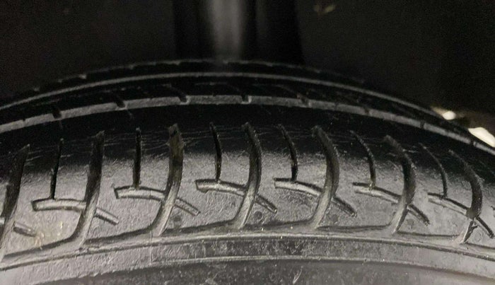 2017 Maruti Baleno DELTA PETROL 1.2, Petrol, Manual, 45,385 km, Left Rear Tyre Tread