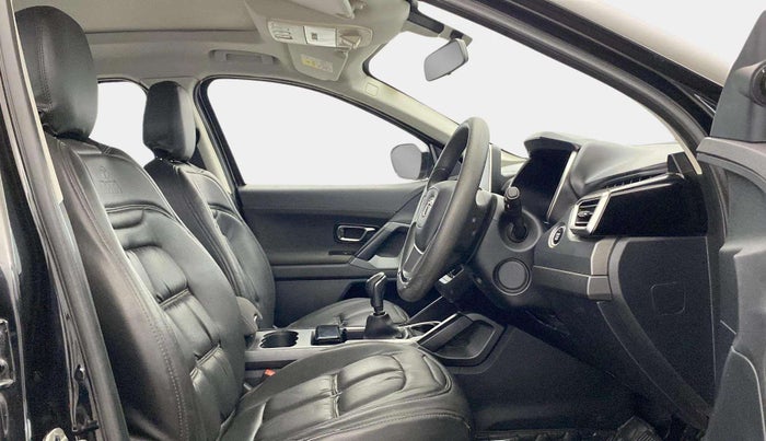 2020 Tata Harrier XT PLUS 2.0L KRYOTEC DARK EDITON, Diesel, Manual, 52,090 km, Right Side Front Door Cabin