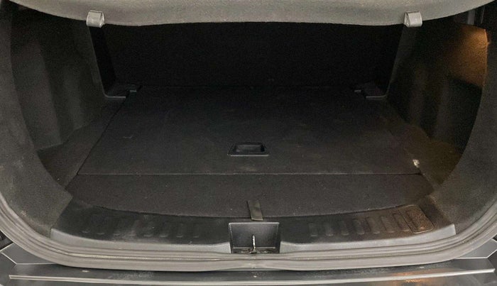 2020 Tata Harrier XT PLUS 2.0L KRYOTEC DARK EDITON, Diesel, Manual, 52,090 km, Boot Inside