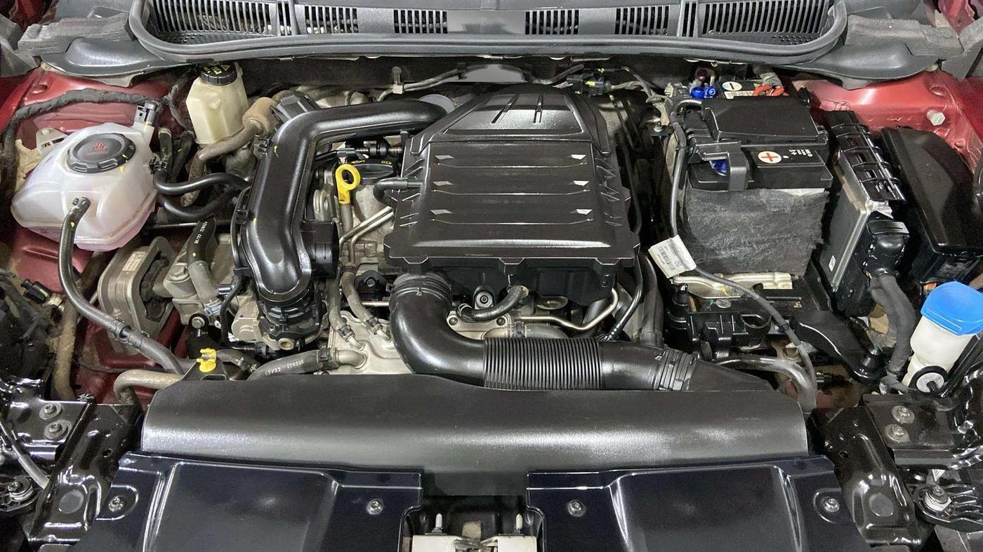 2023 Volkswagen VIRTUS TOPLINE TSI 1.0 MT, Petrol, Manual, 75,073 km, Engine View