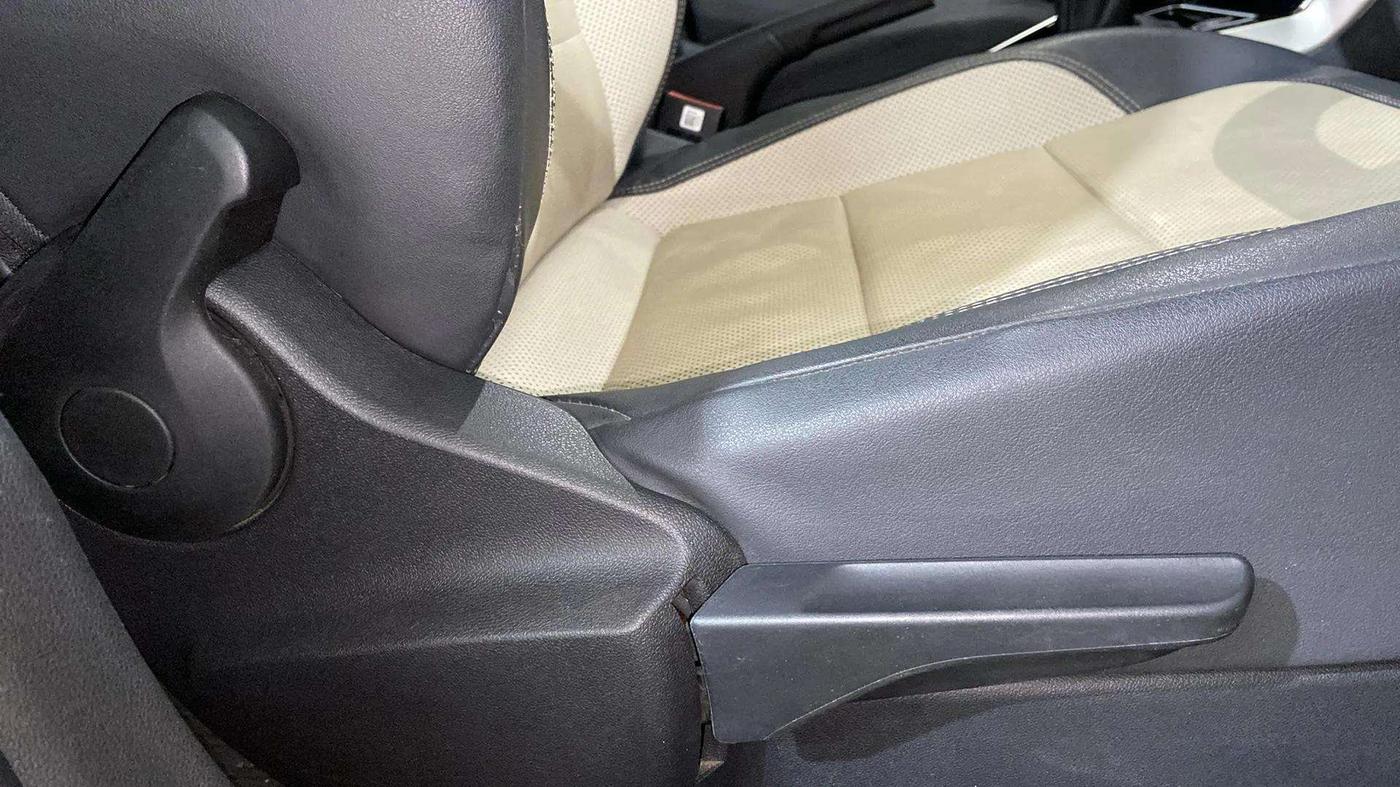 2023 Volkswagen VIRTUS TOPLINE TSI 1.0 MT, Petrol, Manual, 75,073 km, Driver Side Adjustment Panel