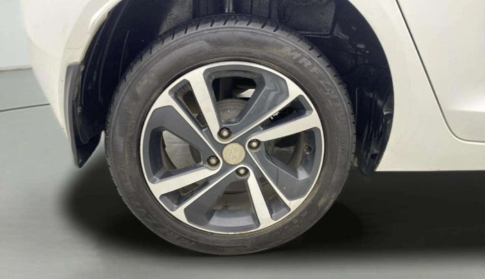 2022 Tata ALTROZ XZ PETROL, Petrol, Manual, 37,286 km, Right Rear Wheel