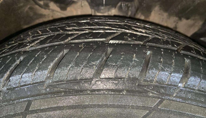 2016 Hyundai Creta SX PLUS AT 1.6 PETROL, Petrol, Automatic, 1,15,928 km, Right Front Tyre Tread